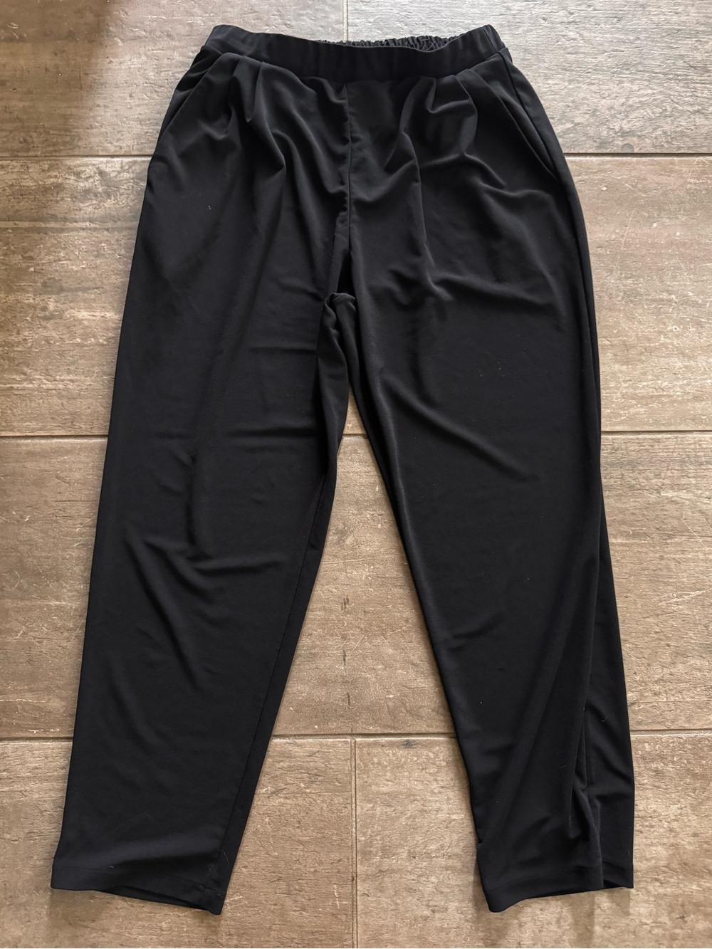 Uniqlo Black Women’s Drapey Crepe Elastic-Waist Ankle Pants, Size M